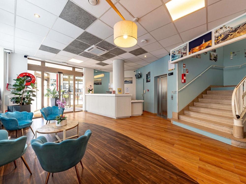 lobby