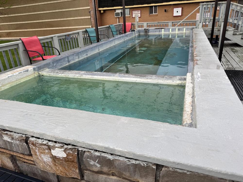 swimming pool spa