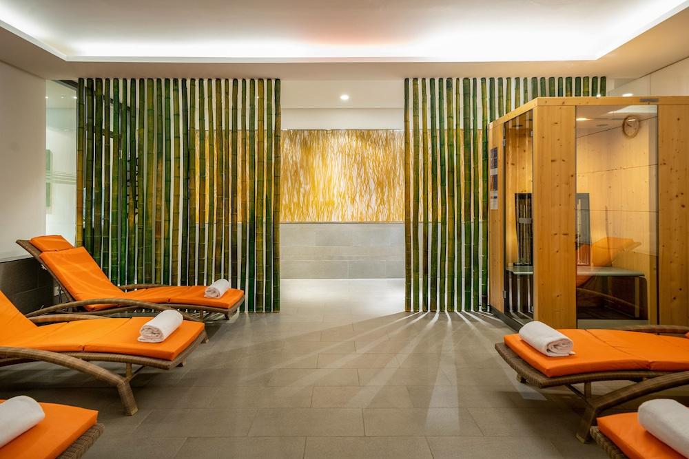 swimming pool spa