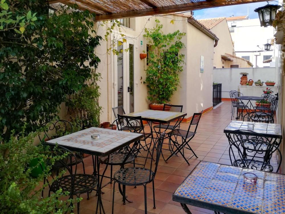restaurant cafeteria