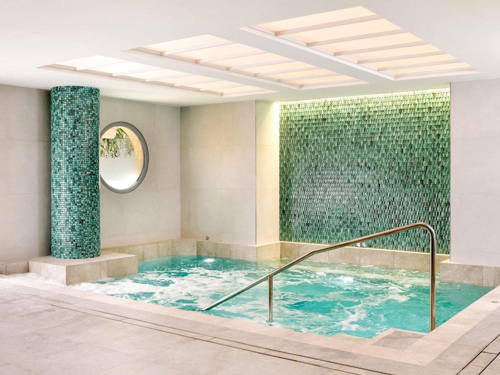 swimming pool spa