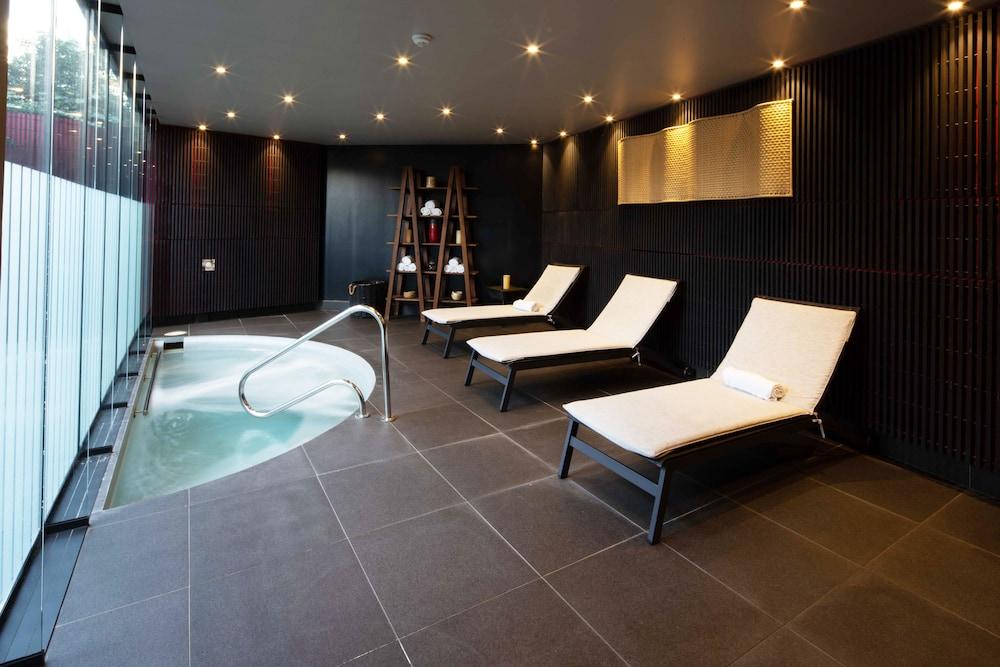 swimming pool spa