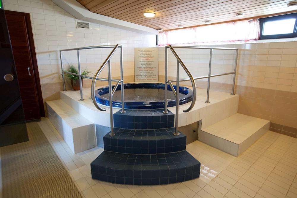 swimming pool spa