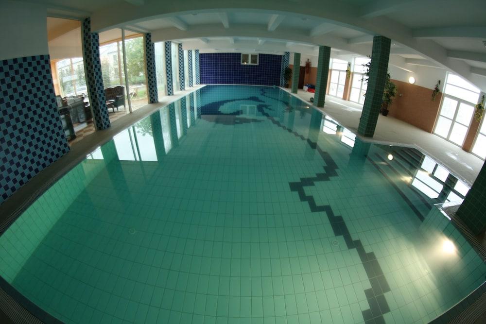 swimming pool spa