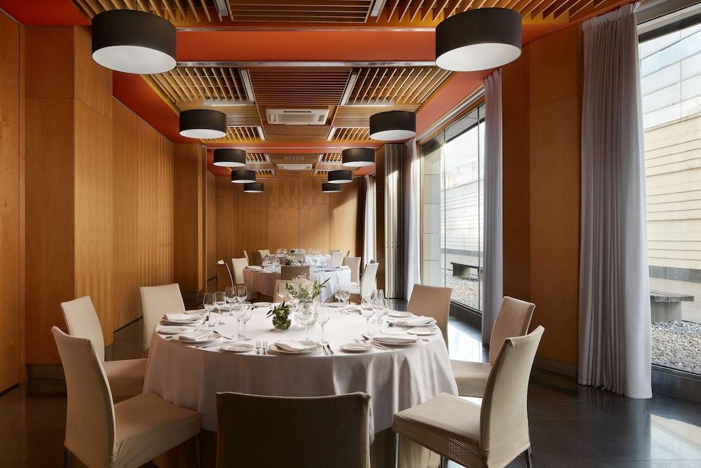 restaurant cafeteria
