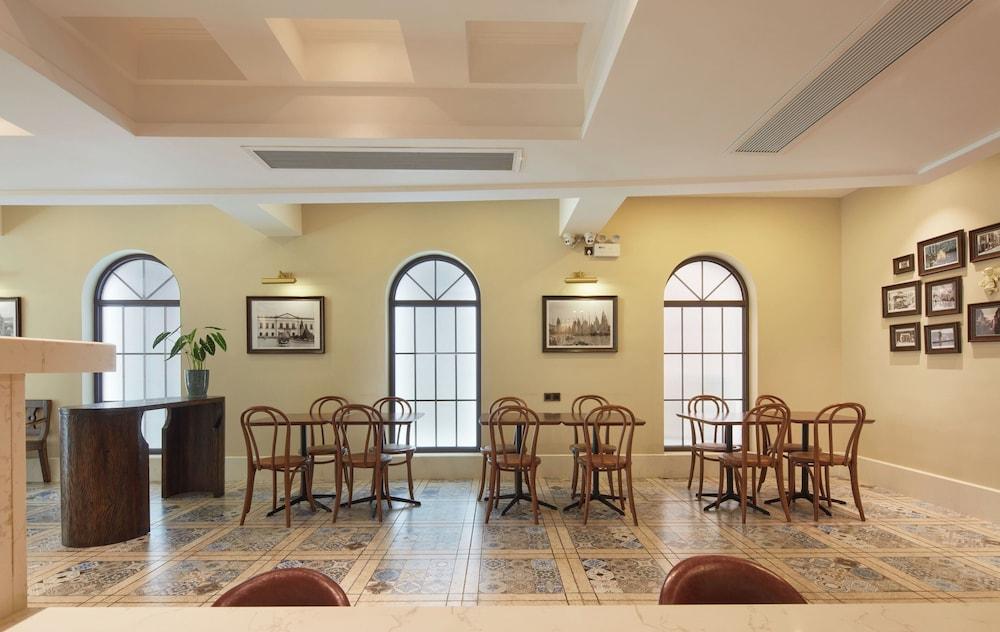 restaurant cafeteria