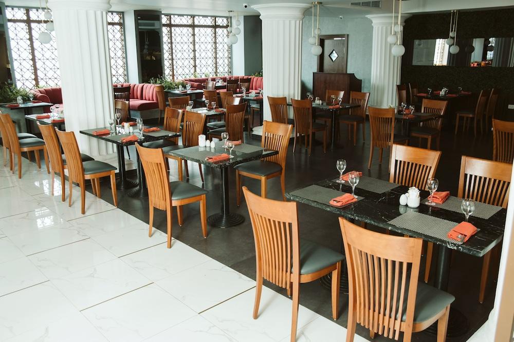 restaurant cafeteria