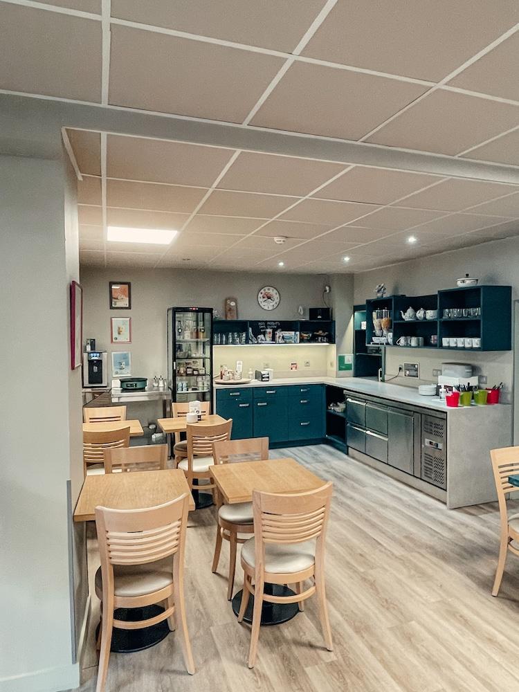 restaurant cafeteria