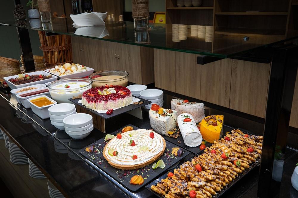 restaurant cafeteria