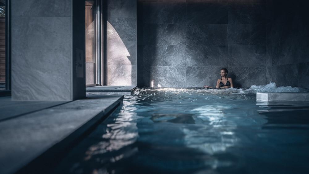swimming pool spa