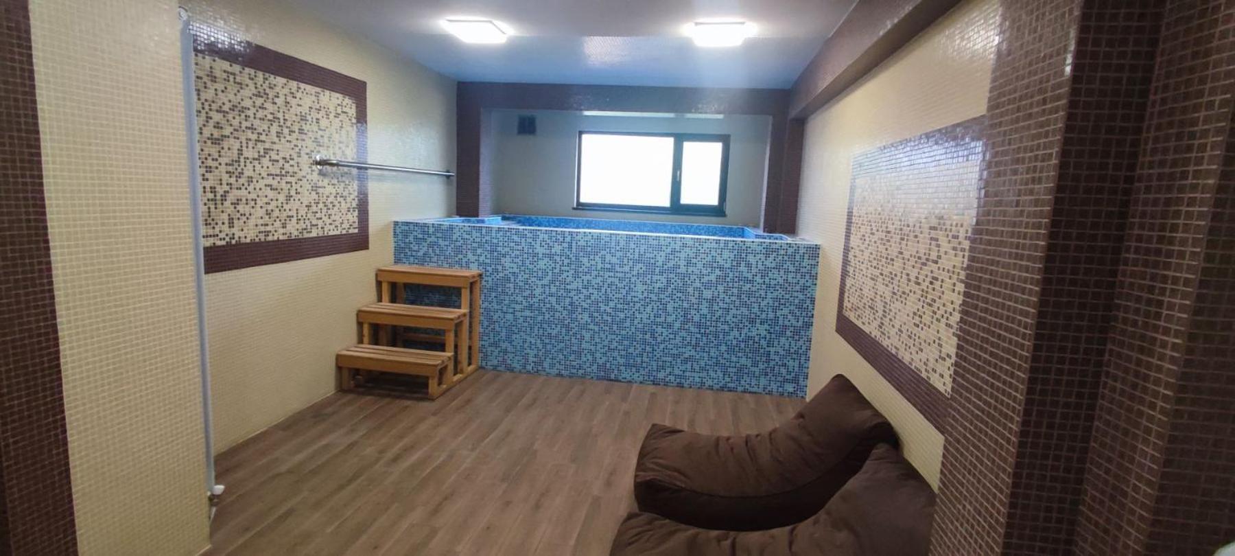 swimming pool spa