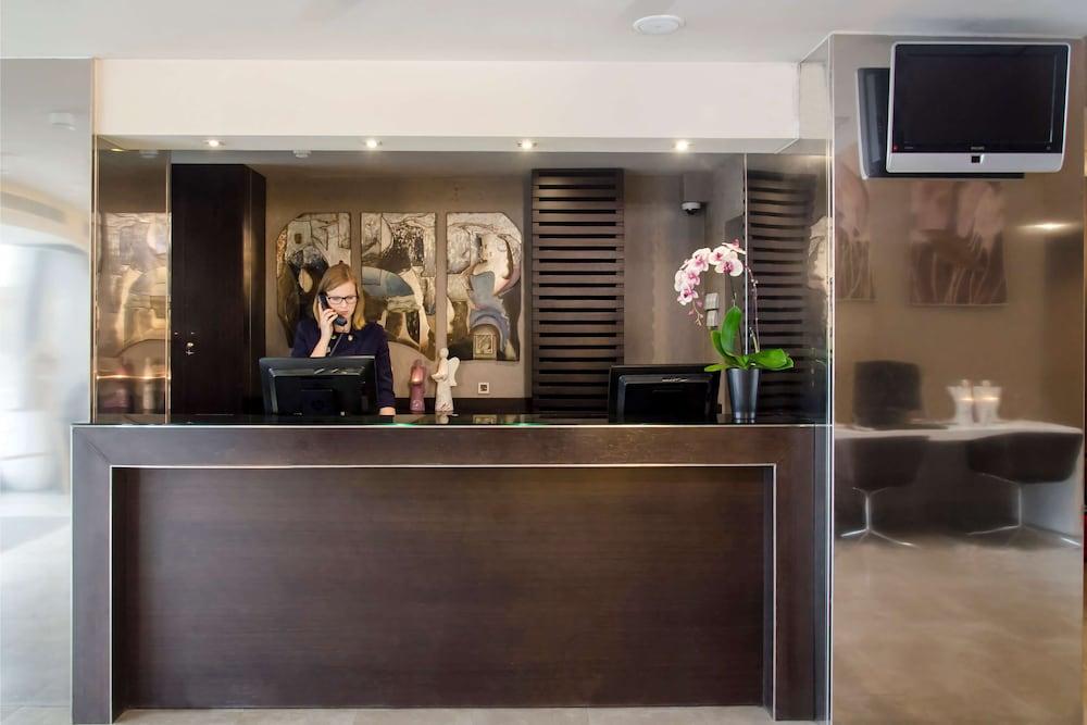 lobby