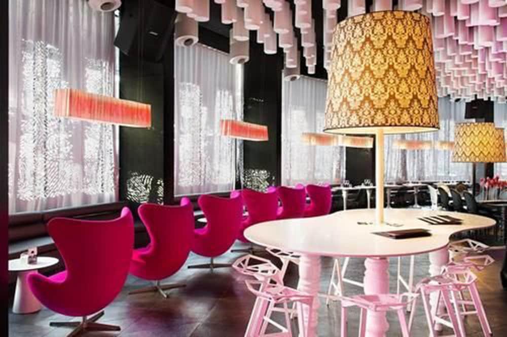 restaurant cafeteria
