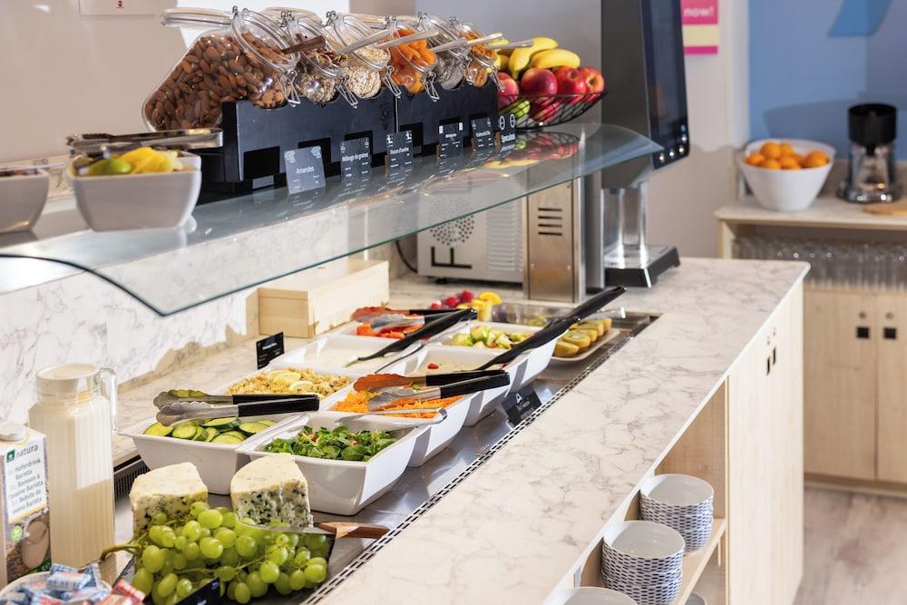 restaurant cafeteria