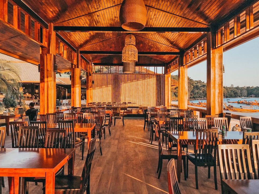 restaurant cafeteria
