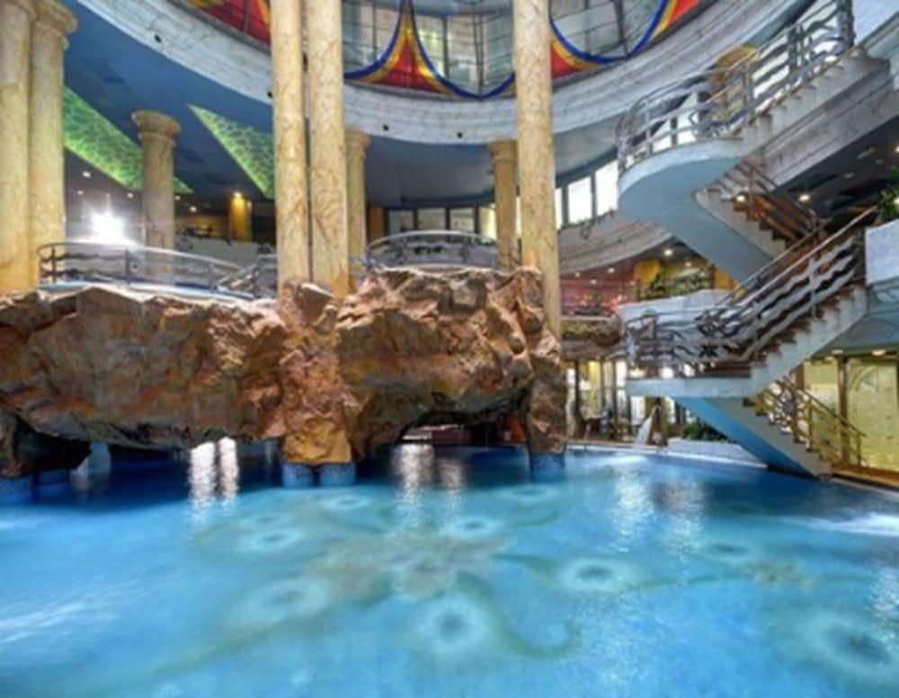 swimming pool spa