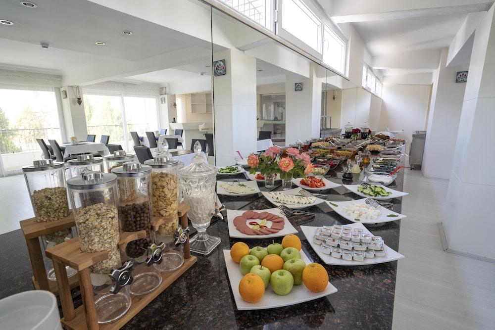 restaurant cafeteria