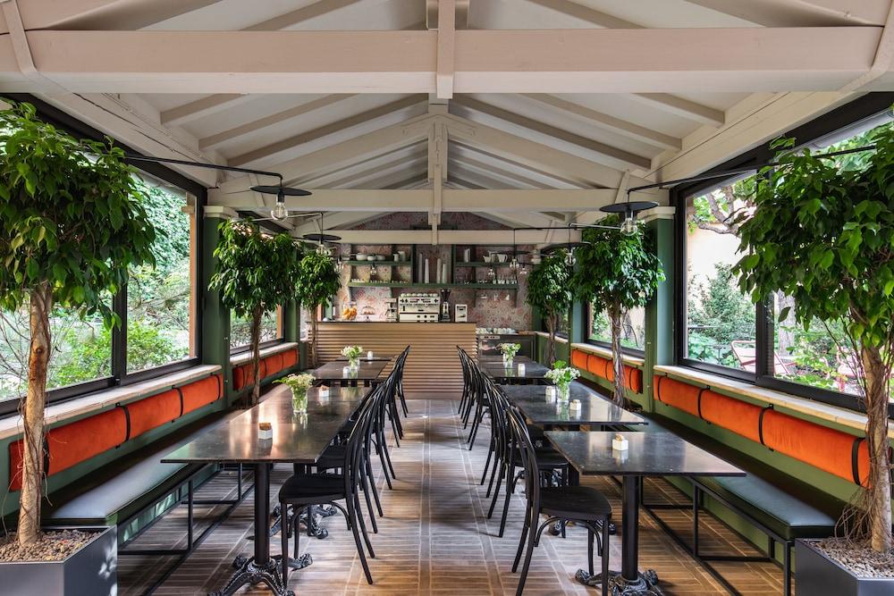 restaurant-cafeteria