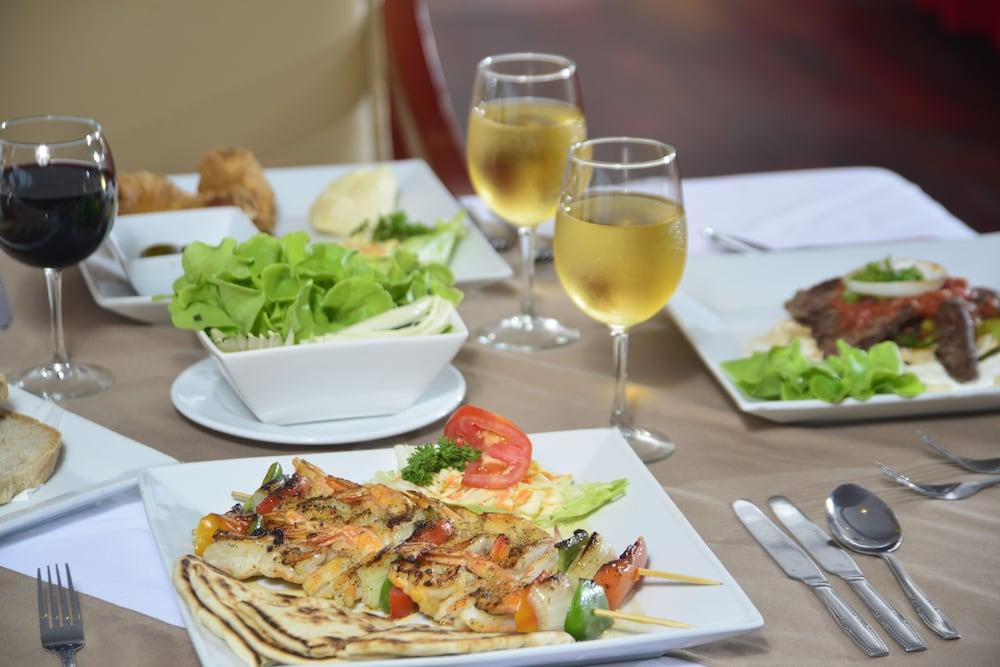 restaurant cafeteria