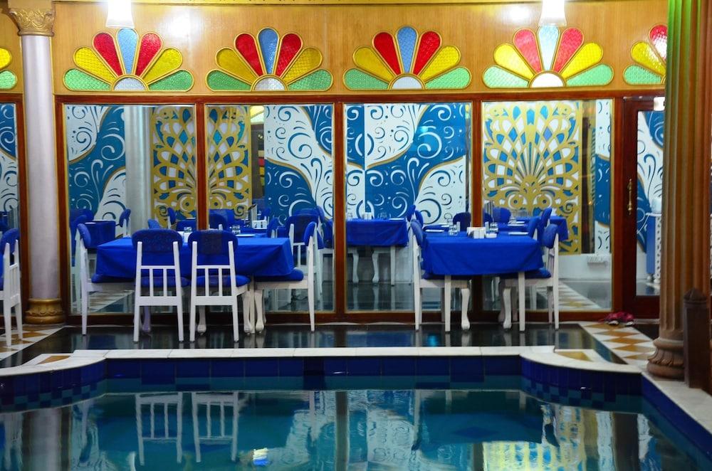 swimming pool spa