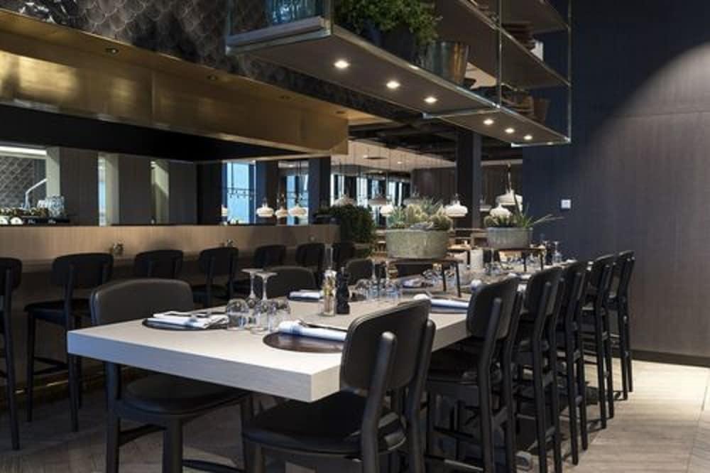 restaurant cafeteria
