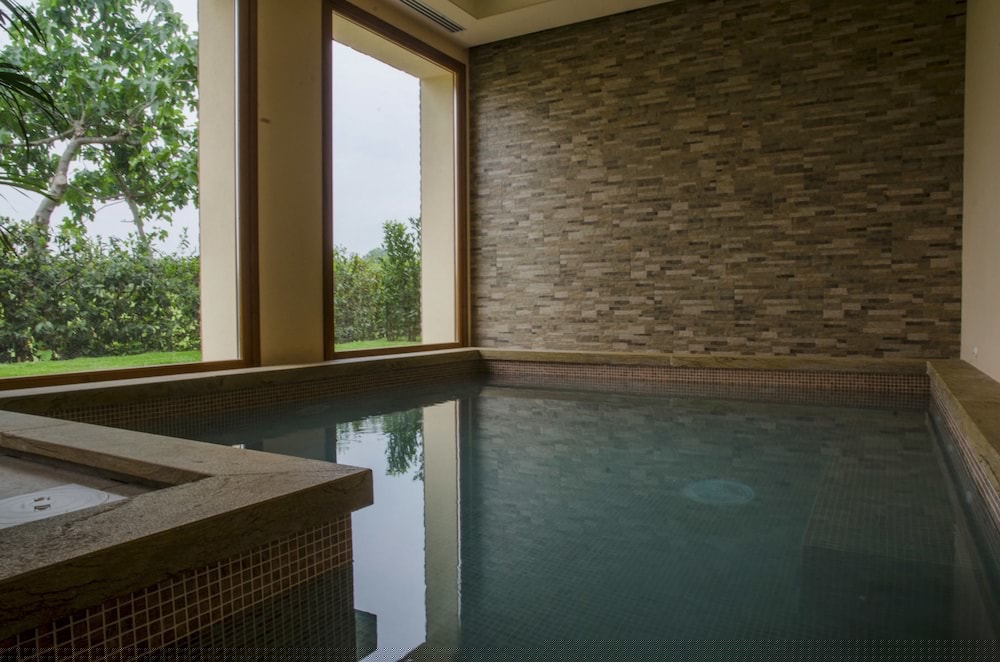 swimming pool spa