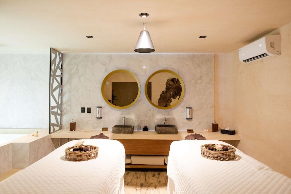 swimming pool spa