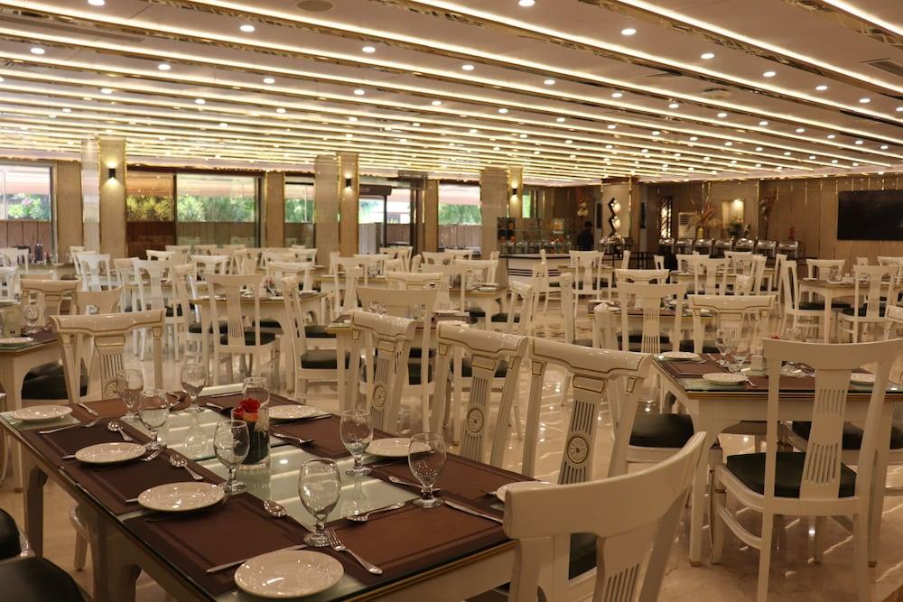 restaurant cafeteria