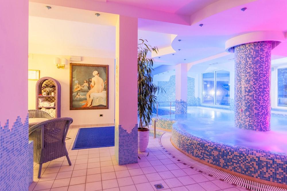swimming pool spa