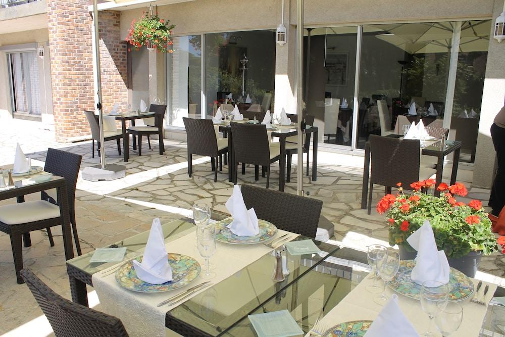 restaurant cafeteria