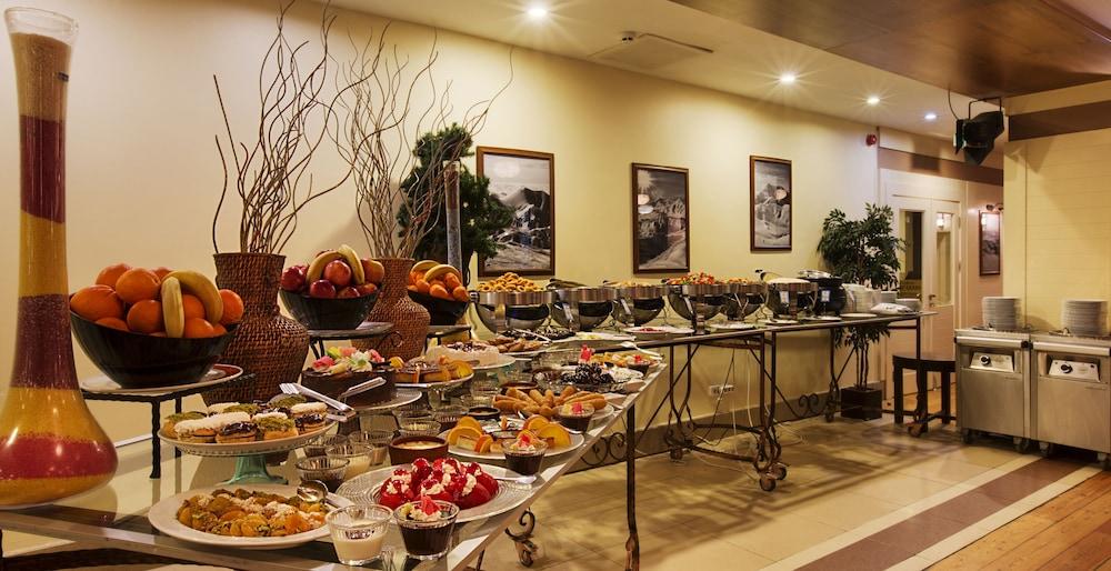 restaurant cafeteria