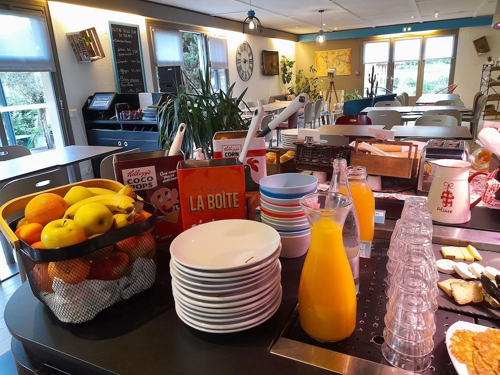 restaurant cafeteria