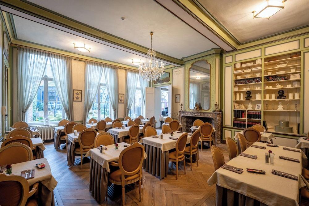 restaurant cafeteria