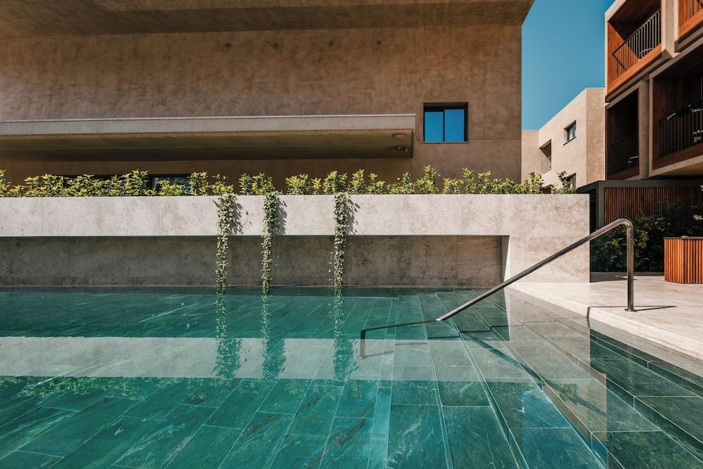 swimming pool spa