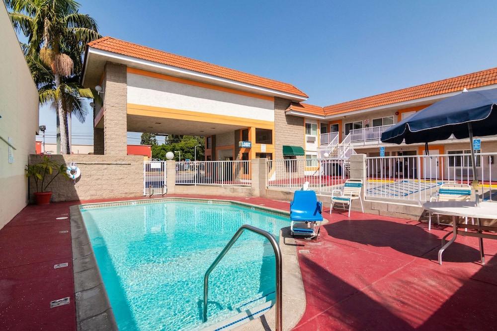 swimming pool spa
