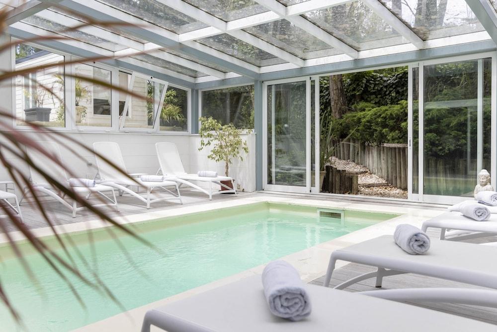 swimming pool spa