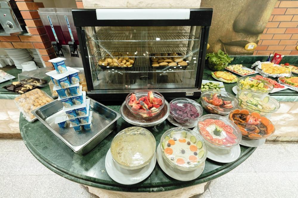 restaurant cafeteria