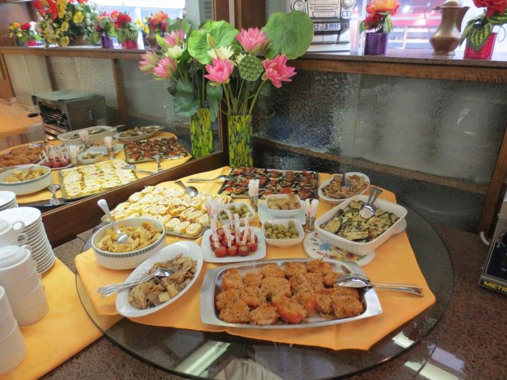 restaurant cafeteria