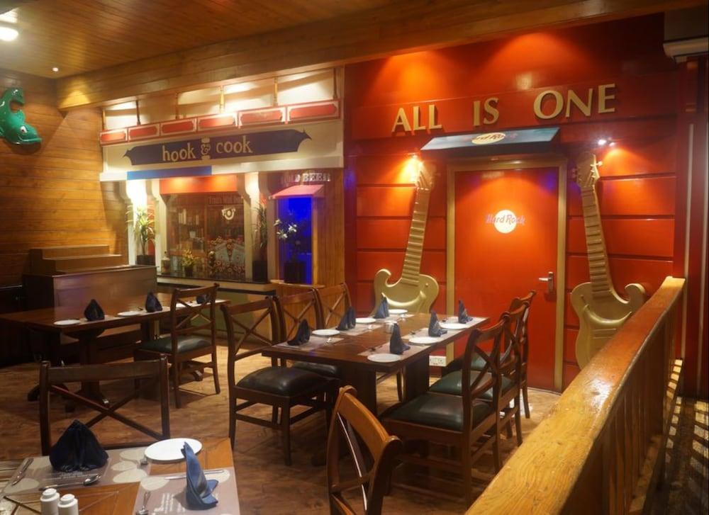 restaurant cafeteria