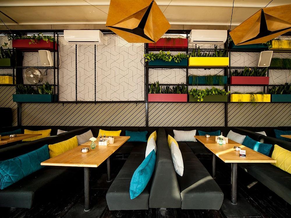 restaurant-cafeteria