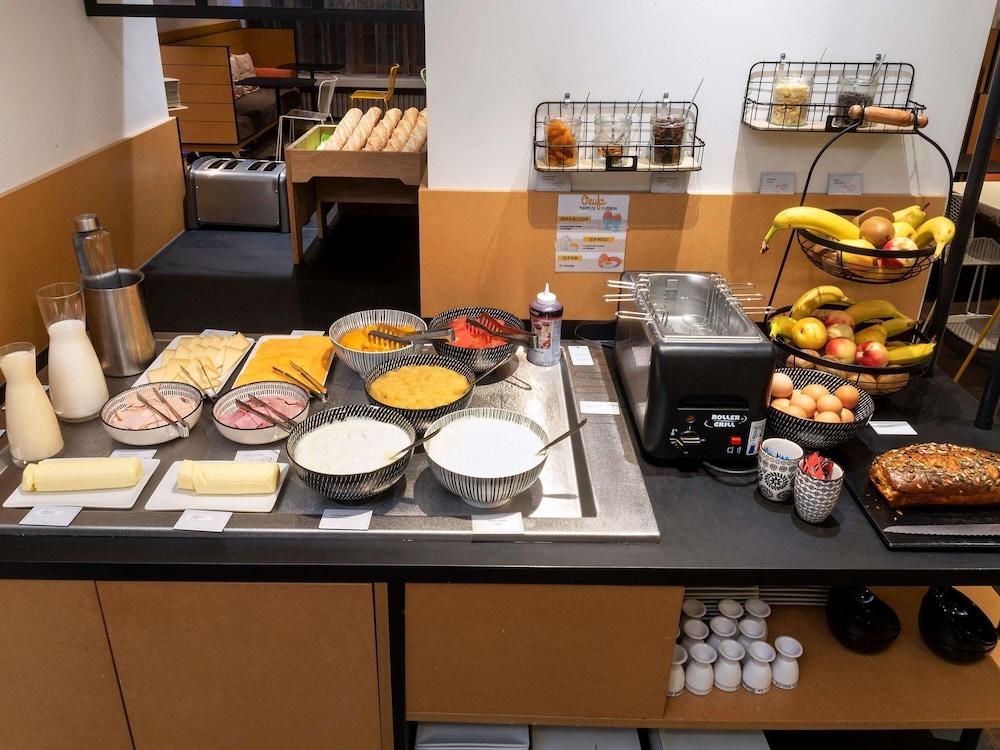 restaurant cafeteria