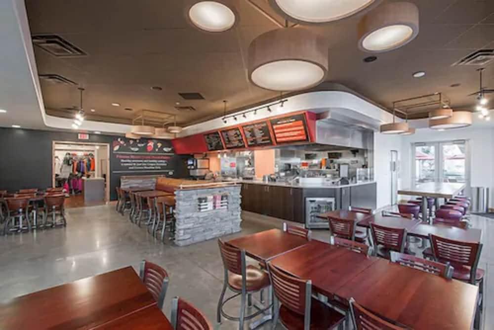 restaurant cafeteria