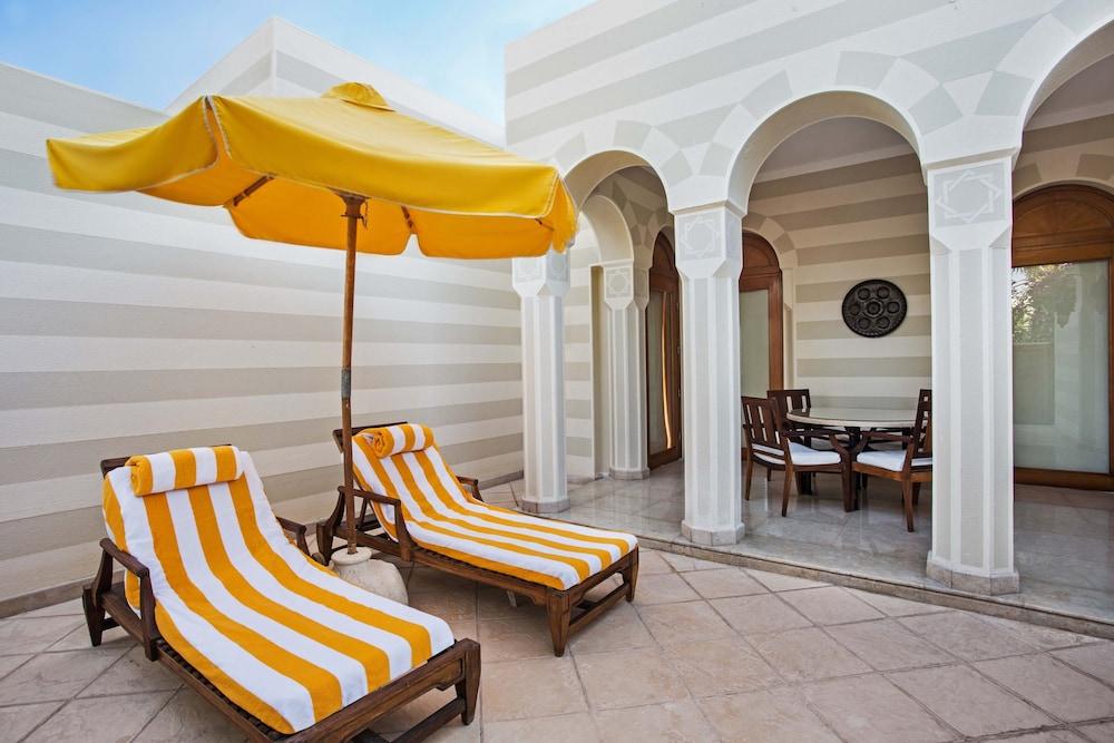 swimming pool spa