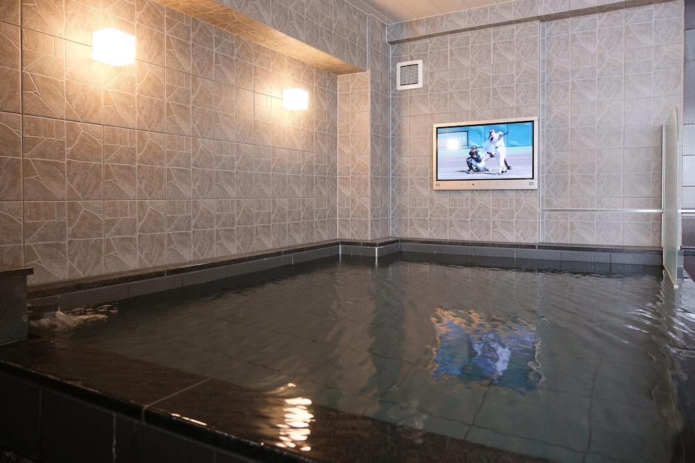 swimming pool spa