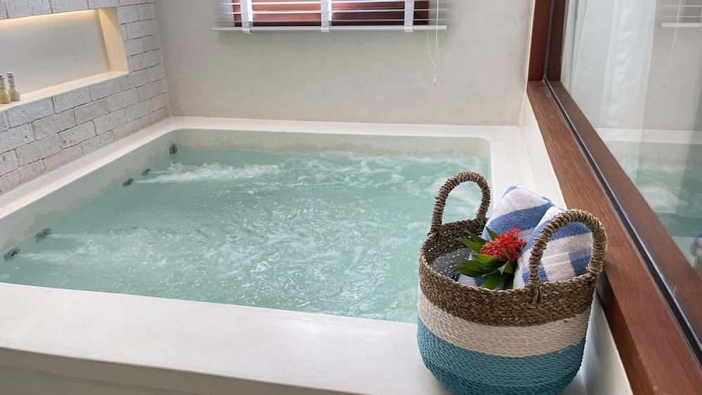 swimming pool spa
