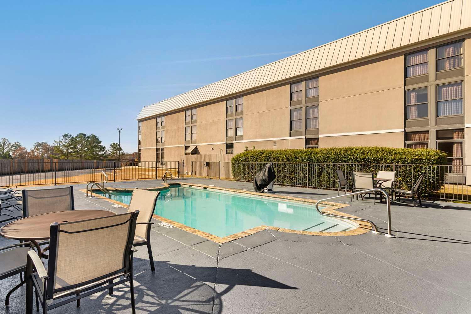 swimming pool spa