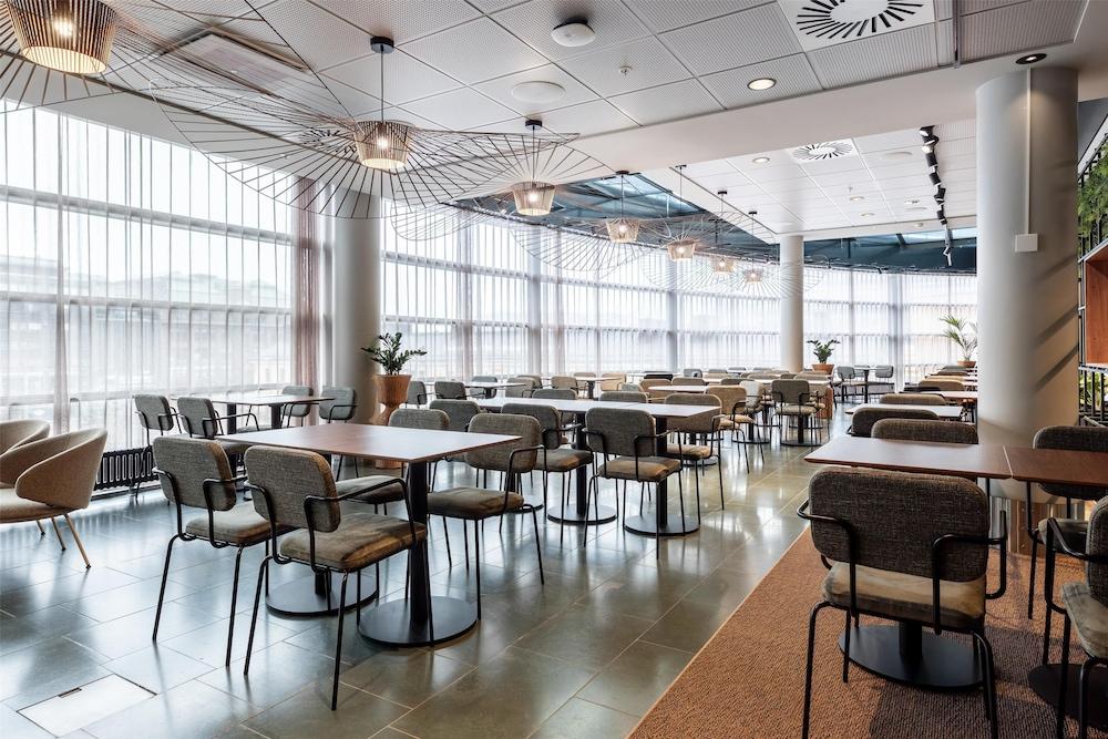 restaurant cafeteria