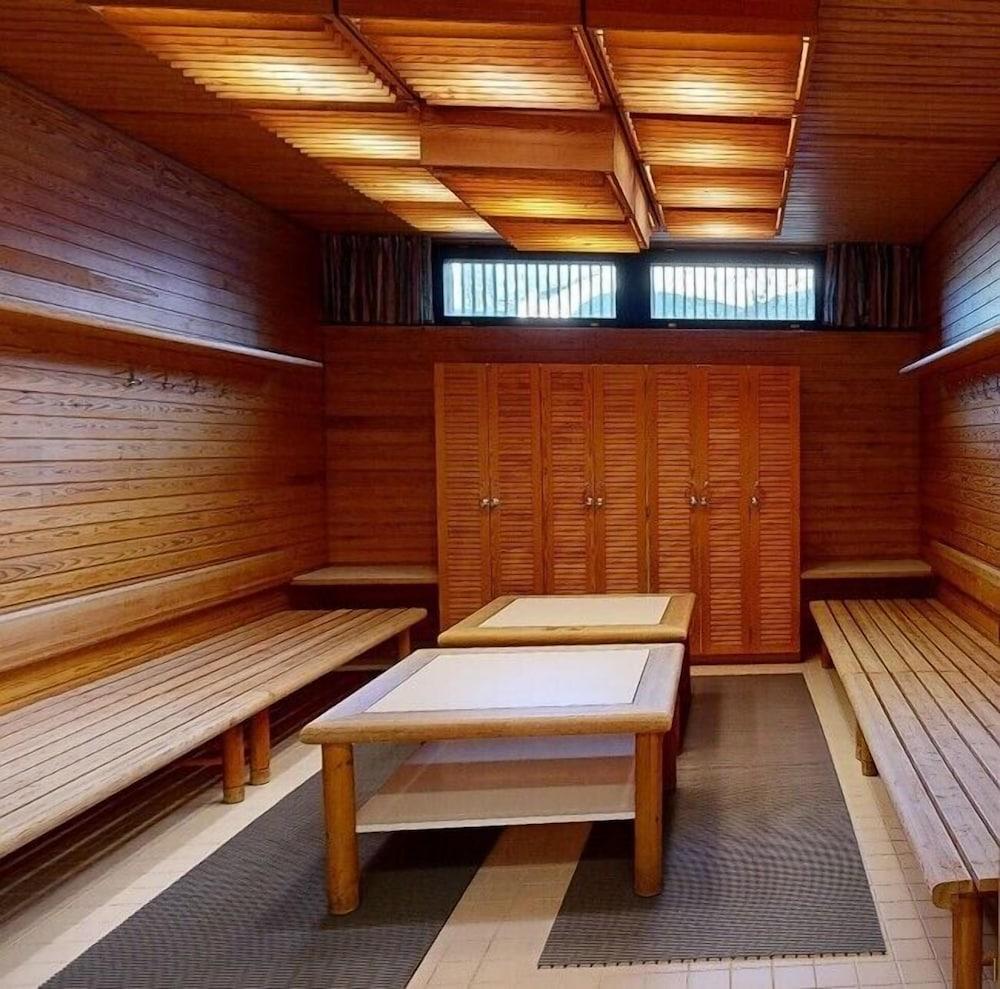 swimming pool spa