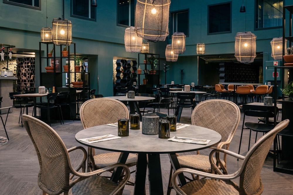 restaurant cafeteria
