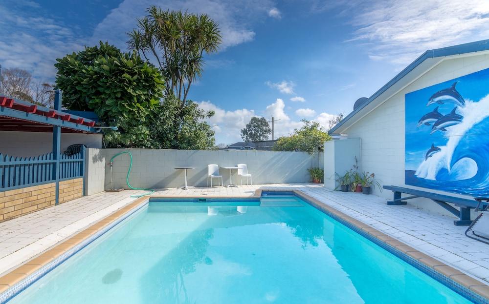 swimming pool spa